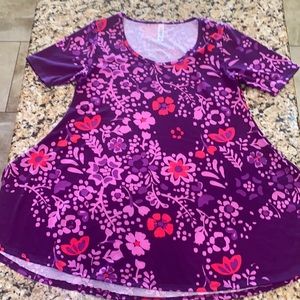 Xxs Lularoe perfect tee lightly worn.